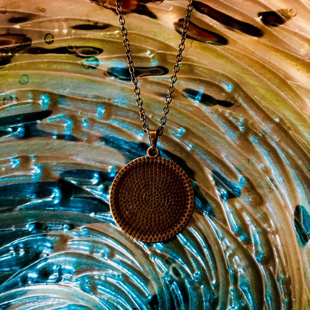 💫Wizard of Oz. Ruby Red Slippers. Pendant!!👠 - Picture 3 of 4